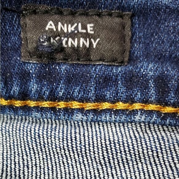 Miss Me Capri Jeans with Green & Pink Applicae Roses - Picture 6 of 7